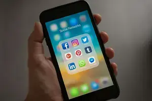 Skuteczność zimnych kontaktów przez telefon, e-mail i LinkedIn: Jak stworzyć efektywną strategię sprzedażową Skuteczność zimnych kontaktów przez telefon, e-mail i LinkedIn: Jak stworzyć efektywną strategię sprzedażową
